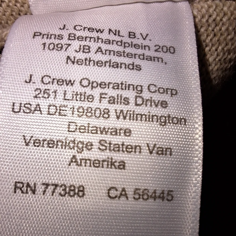 A J.Crew 100% cotton turtleneck sweater in a men's size large. EUC.